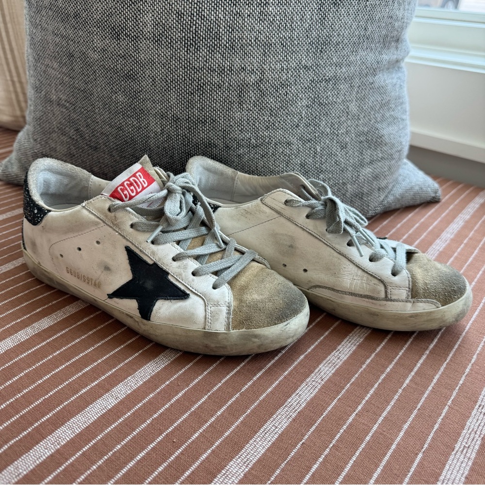 Golden Goose Superstar with black star